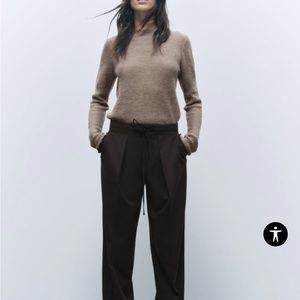 ROLLED FINISH KNIT SWEATER